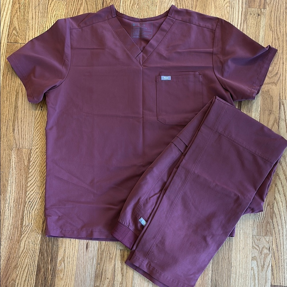 Figs Burgundy Scrub Set